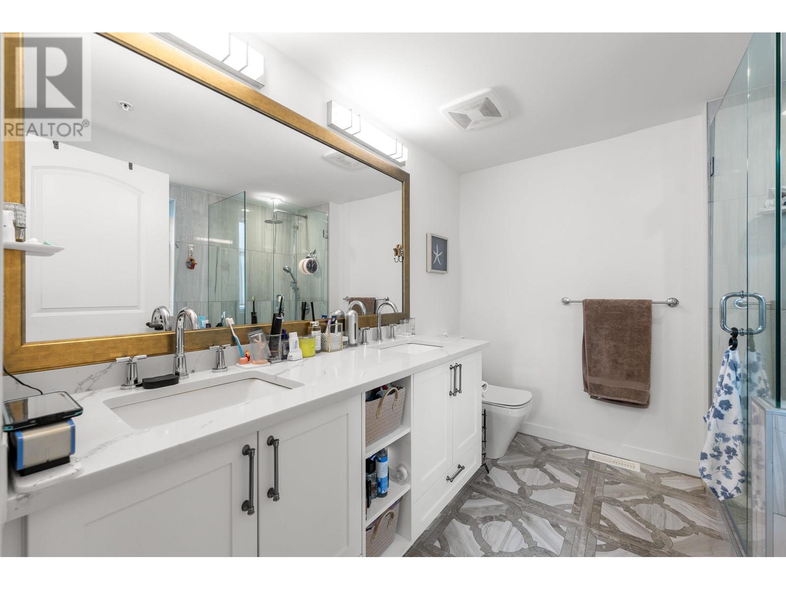 Photo 22 of 451 W 63rd Avenue, Vancouver BC