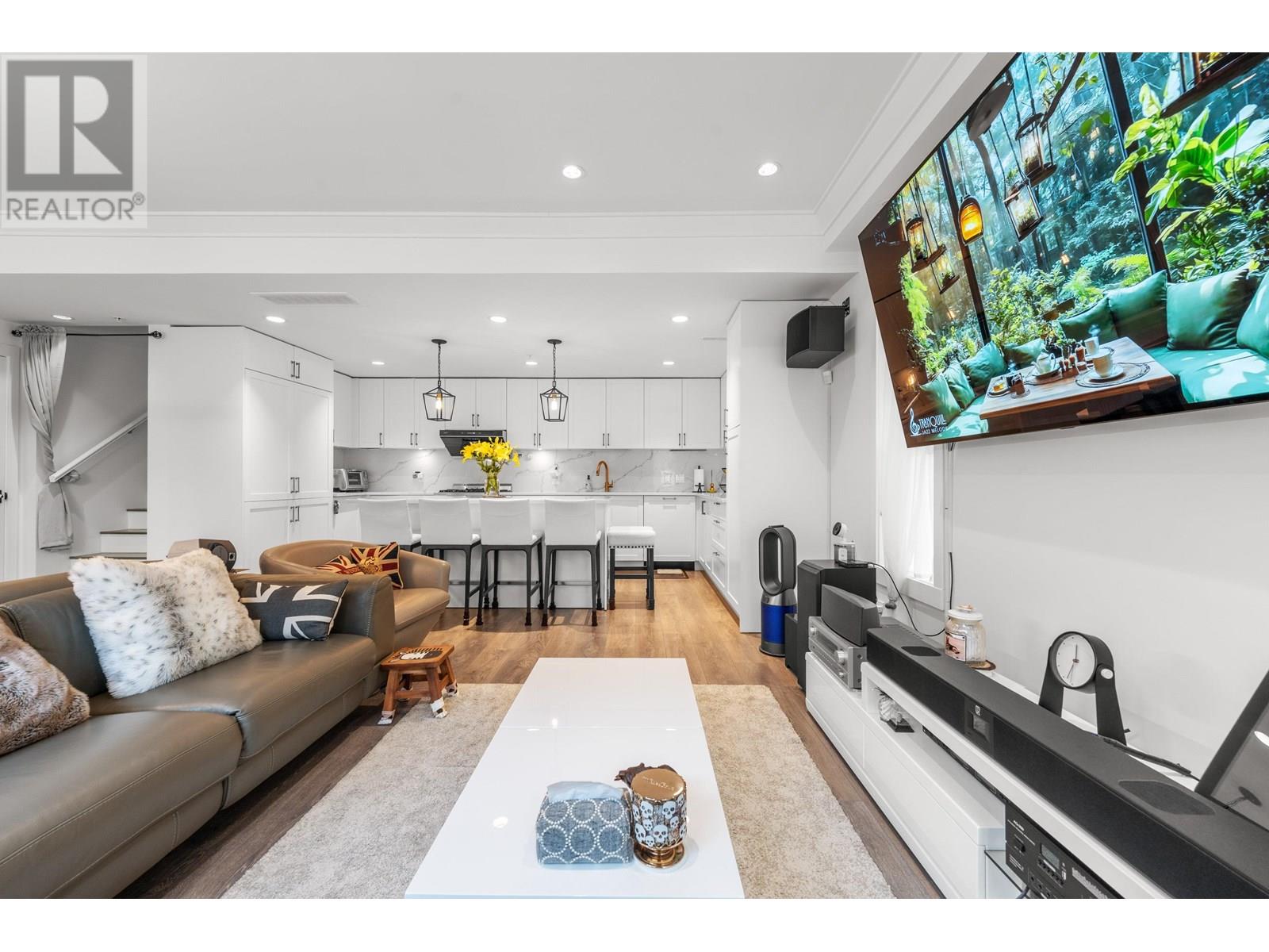 Photo 7 of 451 W 63rd Avenue, Vancouver BC