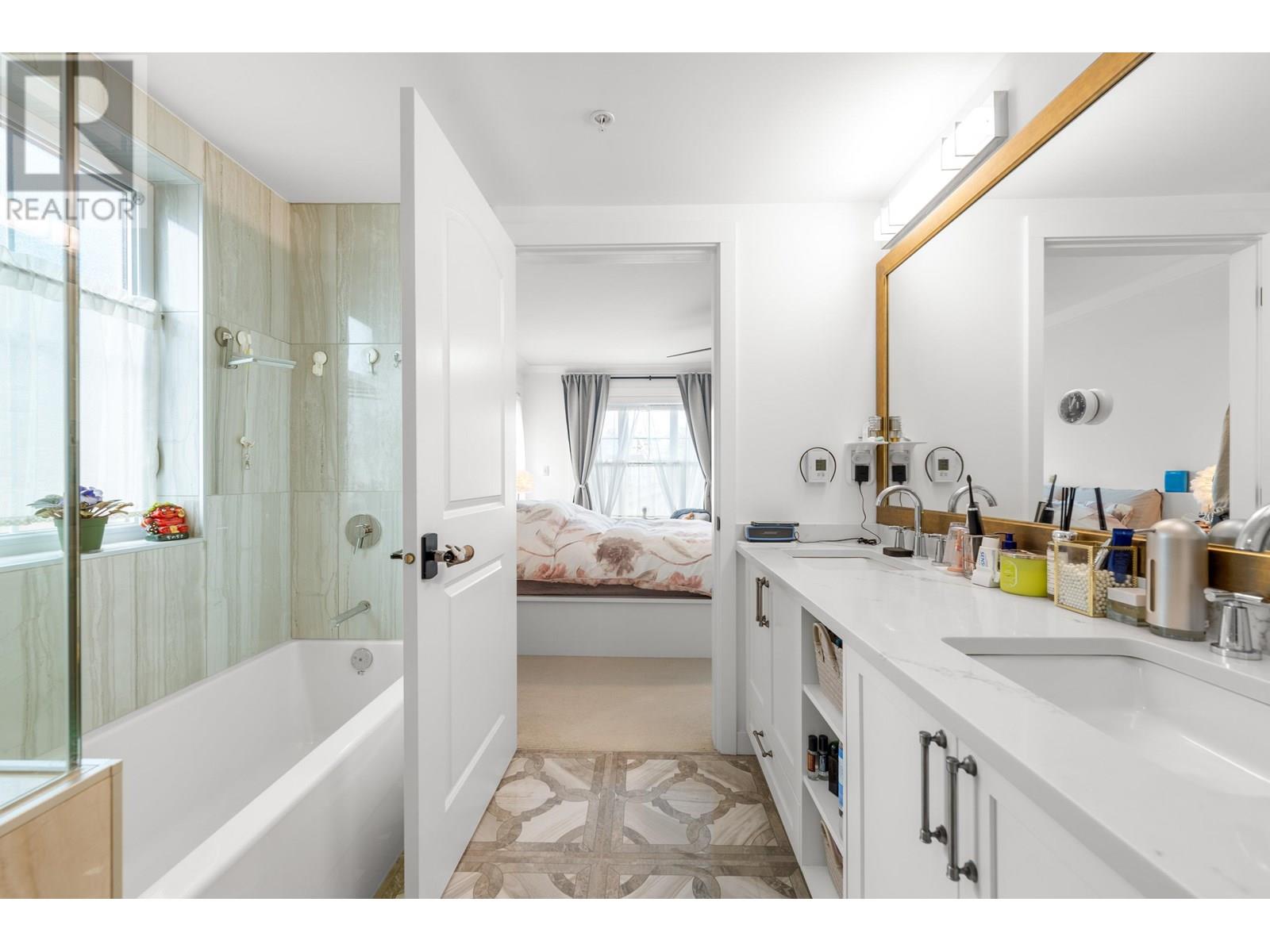 Photo 21 of 451 W 63rd Avenue, Vancouver BC