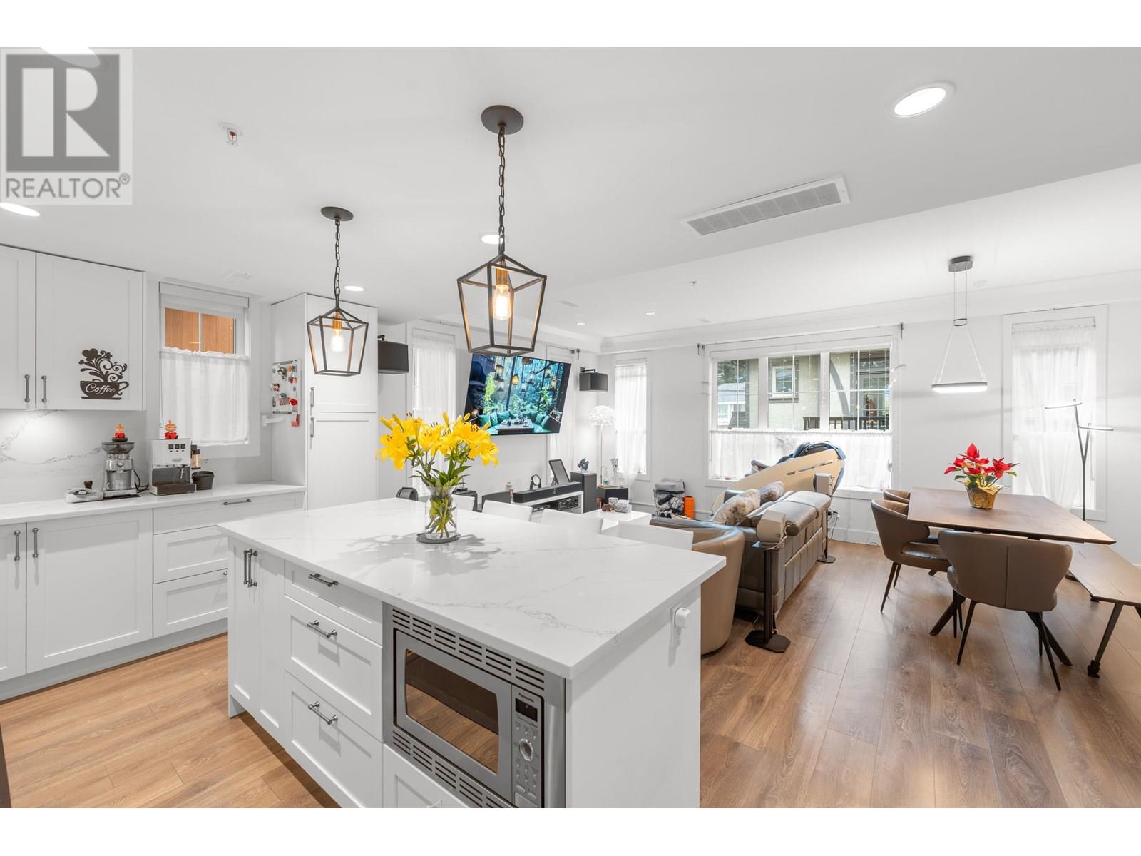 Photo 14 of 451 W 63rd Avenue, Vancouver BC