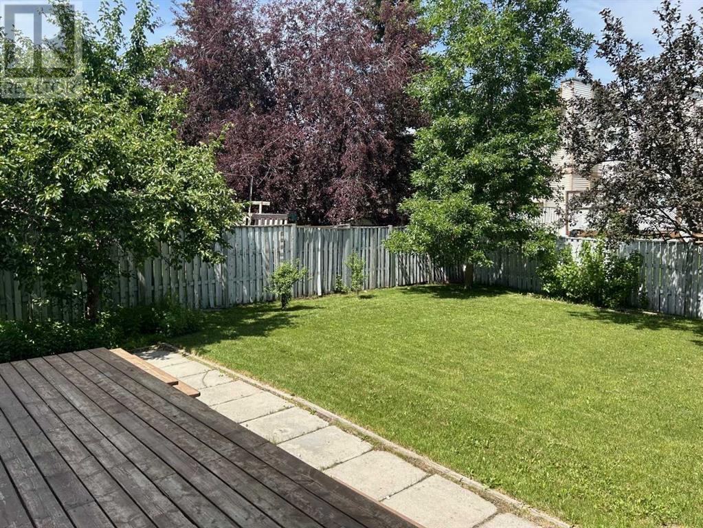 Single Family House for Sale in  Edgeridge Way NW Edgemont Calgary 
