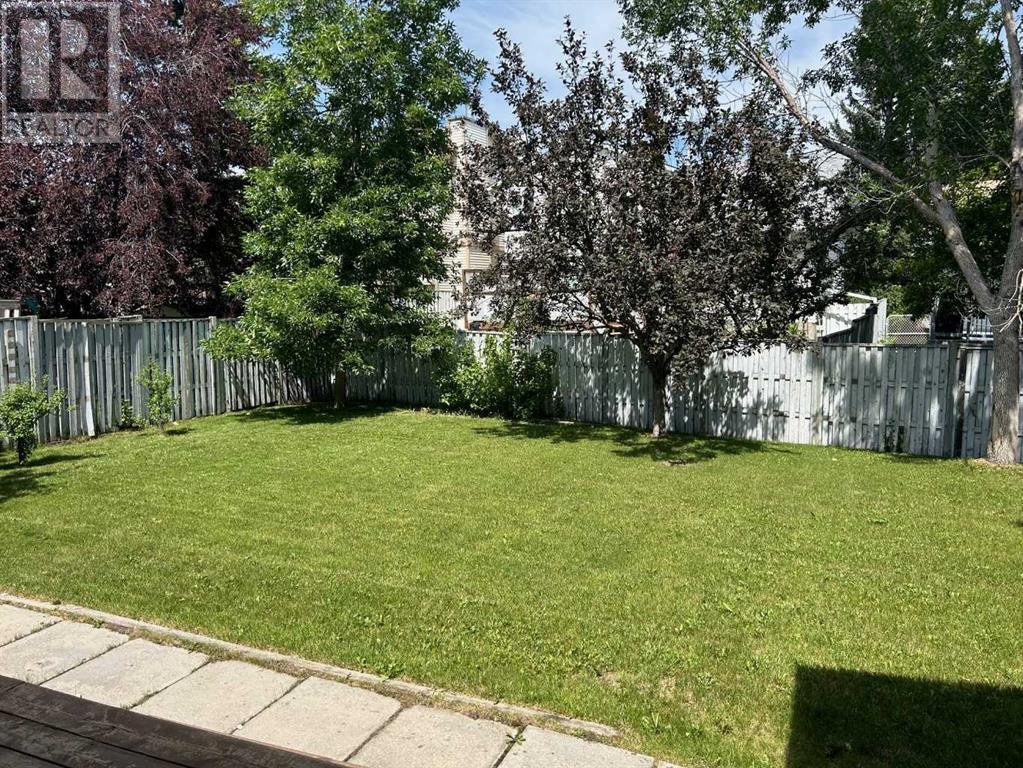 Single Family House for Sale in  Edgeridge Way NW Edgemont Calgary 