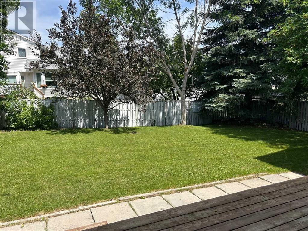 Single Family House for Sale in  Edgeridge Way NW Edgemont Calgary 