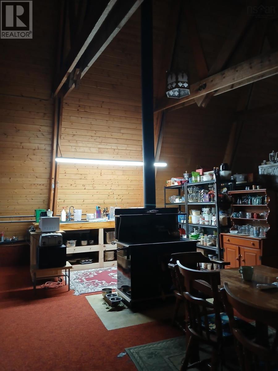 Property 23 of 32 of 1413 West Caledonia Road