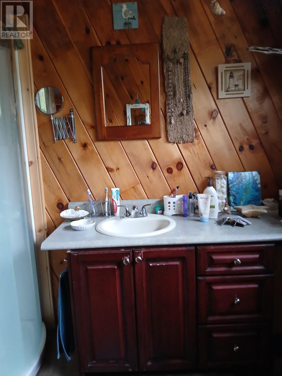 Property 14 of 32 of 1413 West Caledonia Road