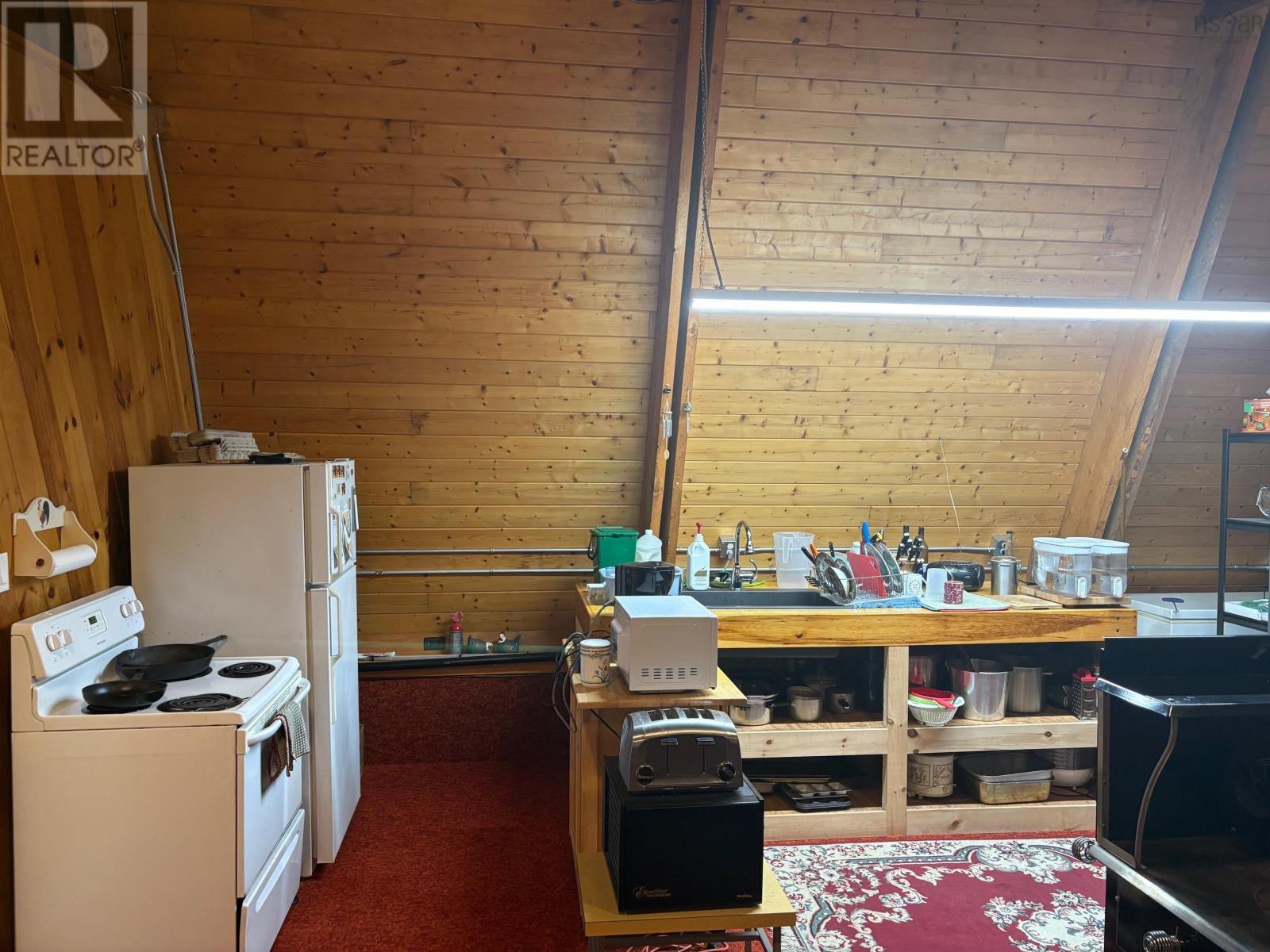 Property 21 of 32 of 1413 West Caledonia Road