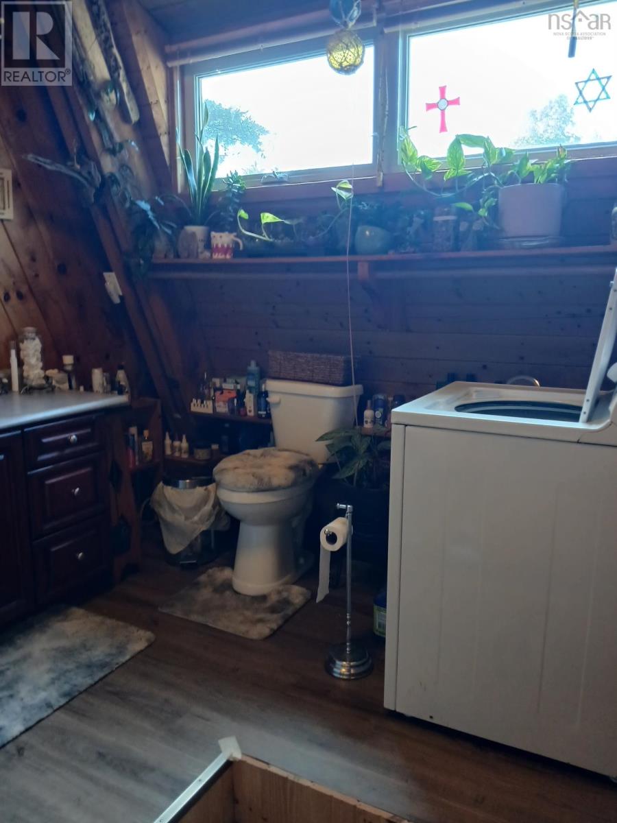 Property 15 of 32 of 1413 West Caledonia Road