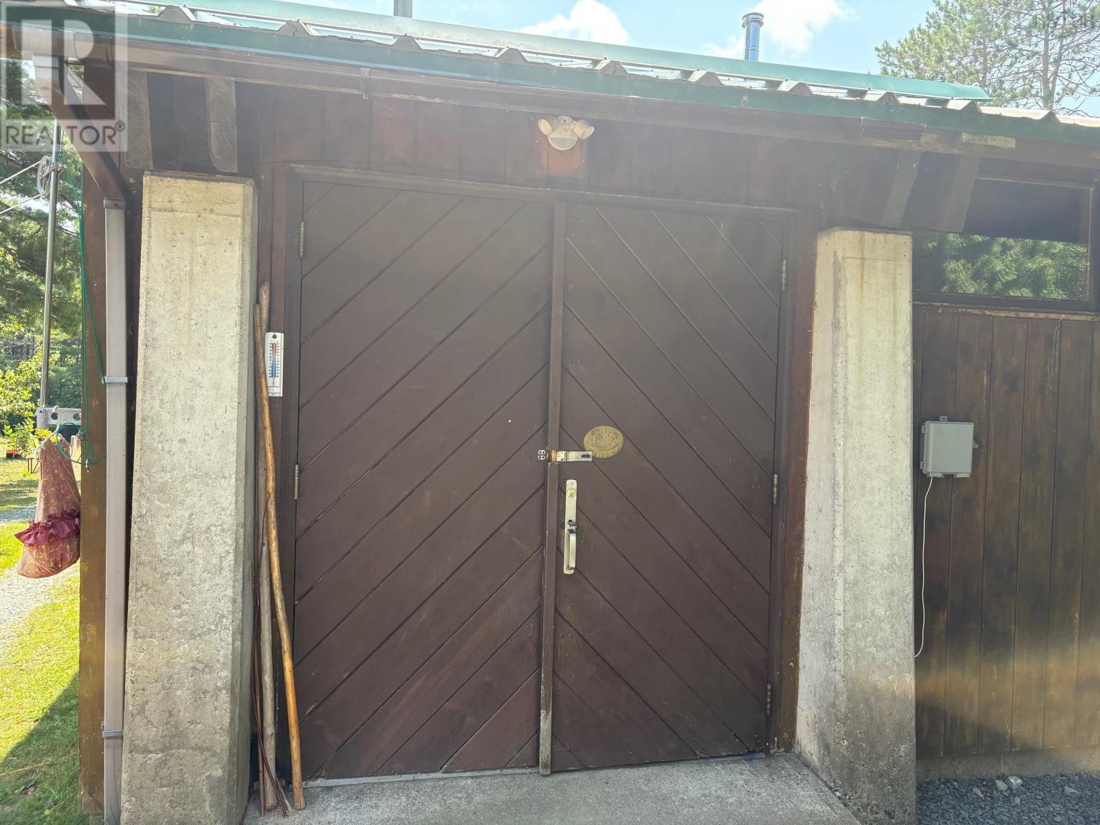 Property 32 of 32 of 1413 West Caledonia Road