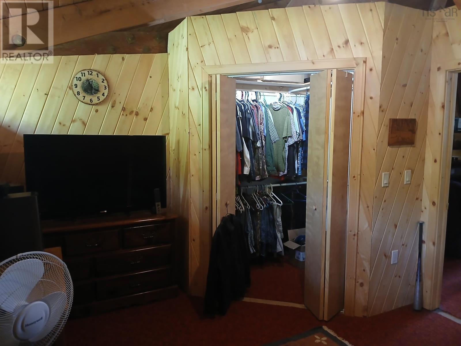 Property 4 of 32 of 1413 West Caledonia Road