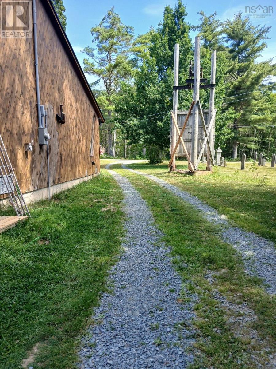 Property 30 of 32 of 1413 West Caledonia Road