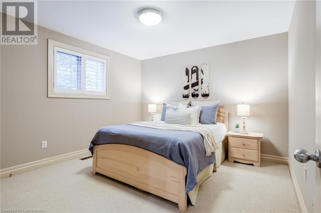 Photo 14 of 34 Harrington Place, Ancaster ON