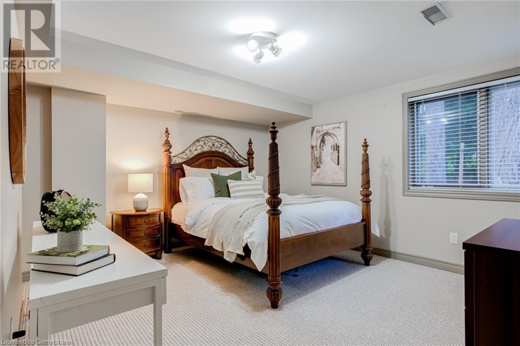 Photo 39 of 34 Harrington Place, Ancaster ON
