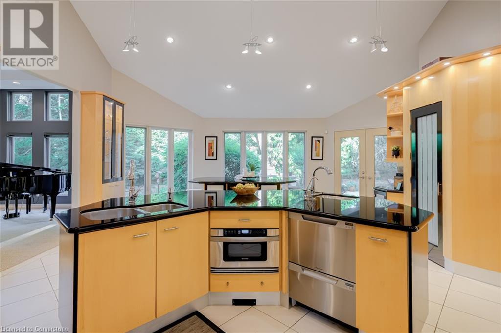 Photo 4 of 34 Harrington Place, Ancaster ON