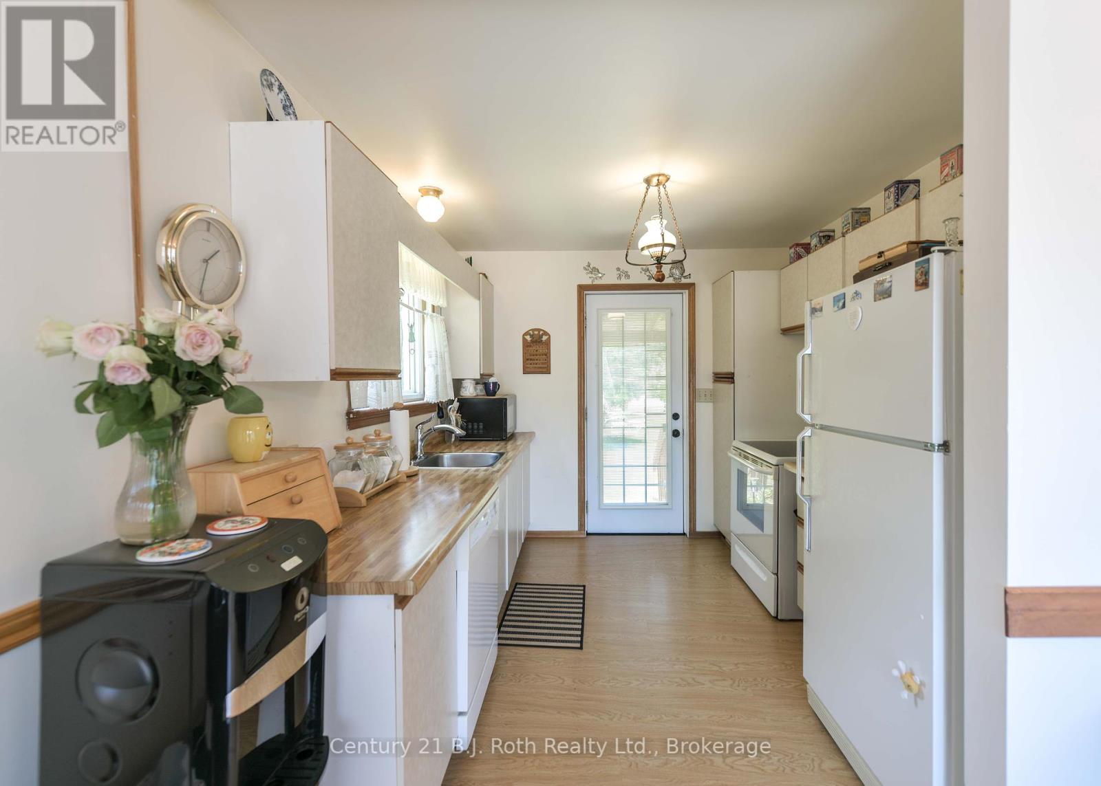 Photo 36 of 4202 Canal Road, Severn ON