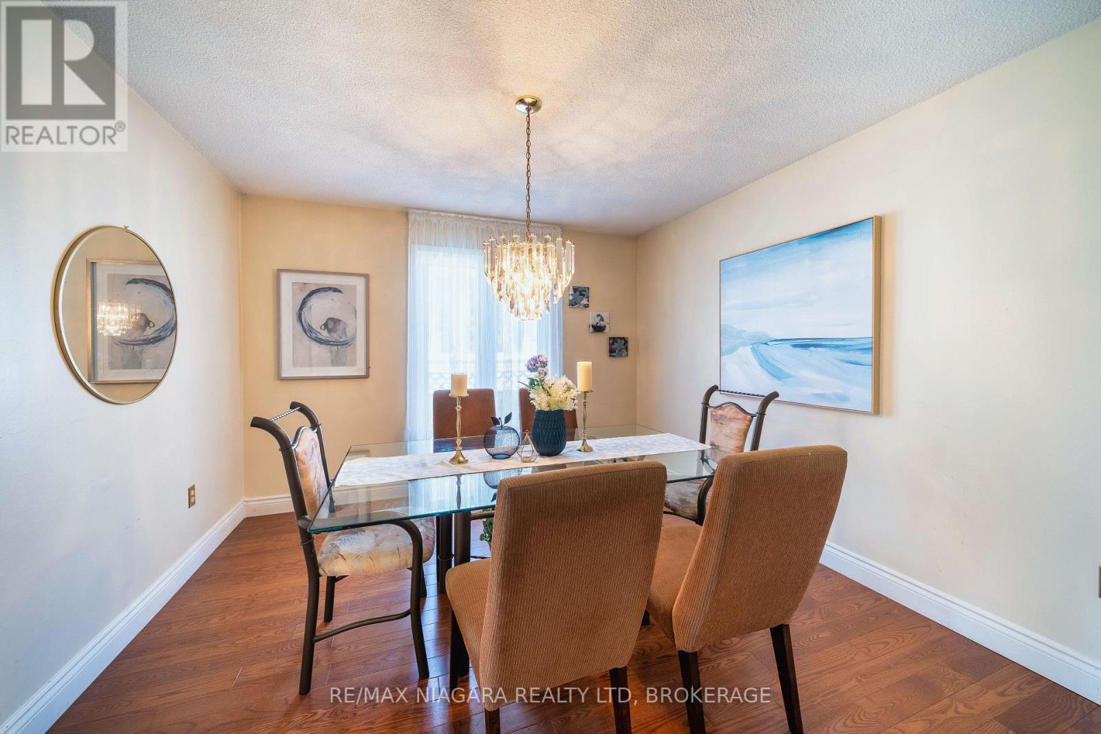 Photo 5 of 26 Crestcombe Road, St Catharines ON