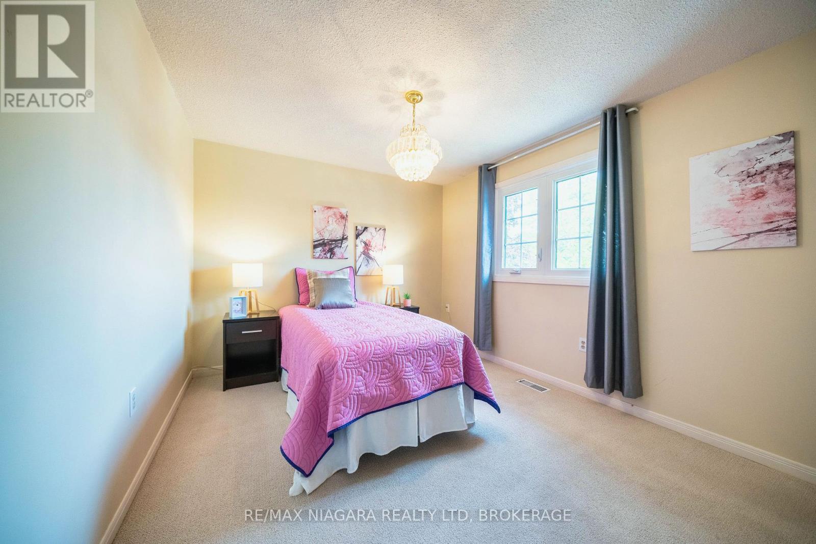 Photo 38 of 26 Crestcombe Road, St Catharines ON