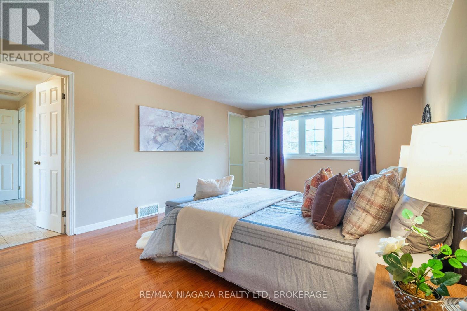 Photo 45 of 26 Crestcombe Road, St Catharines ON