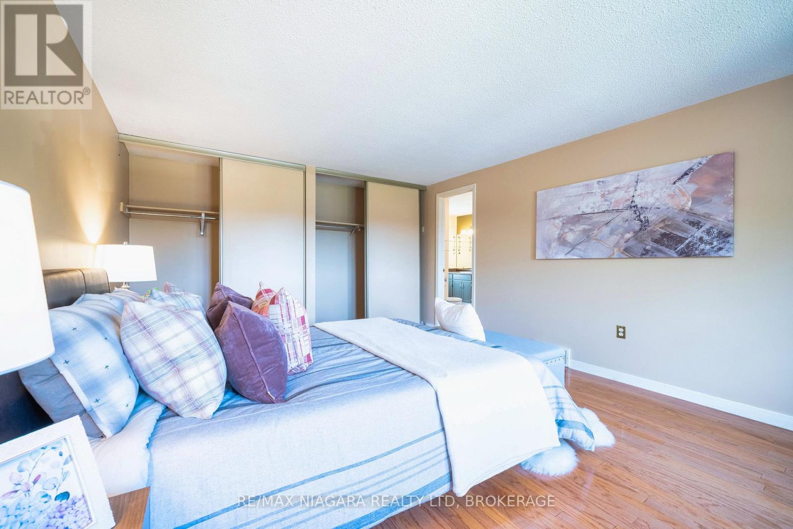 Photo 27 of 26 Crestcombe Road, St Catharines ON