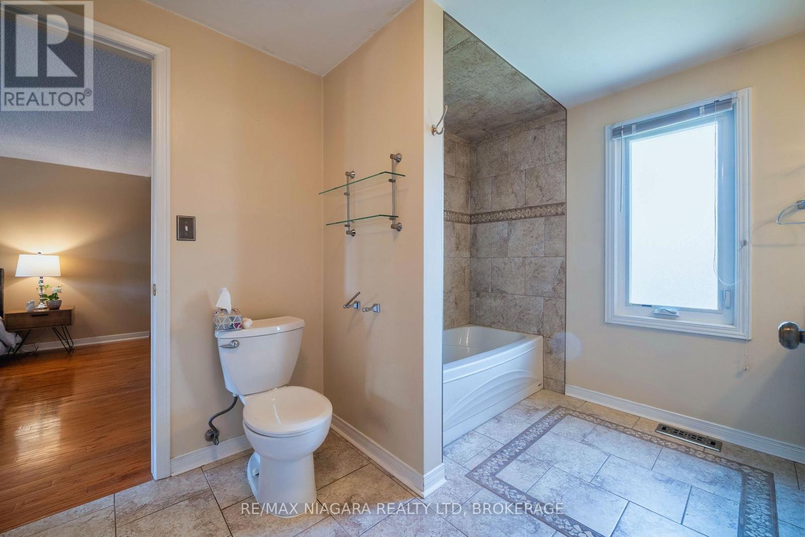 Photo 42 of 26 Crestcombe Road, St Catharines ON