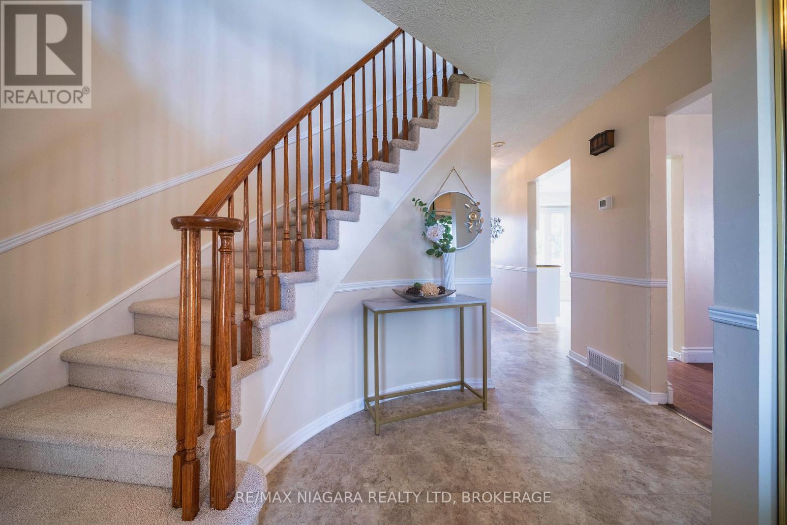 Photo 16 of 26 Crestcombe Road, St Catharines ON