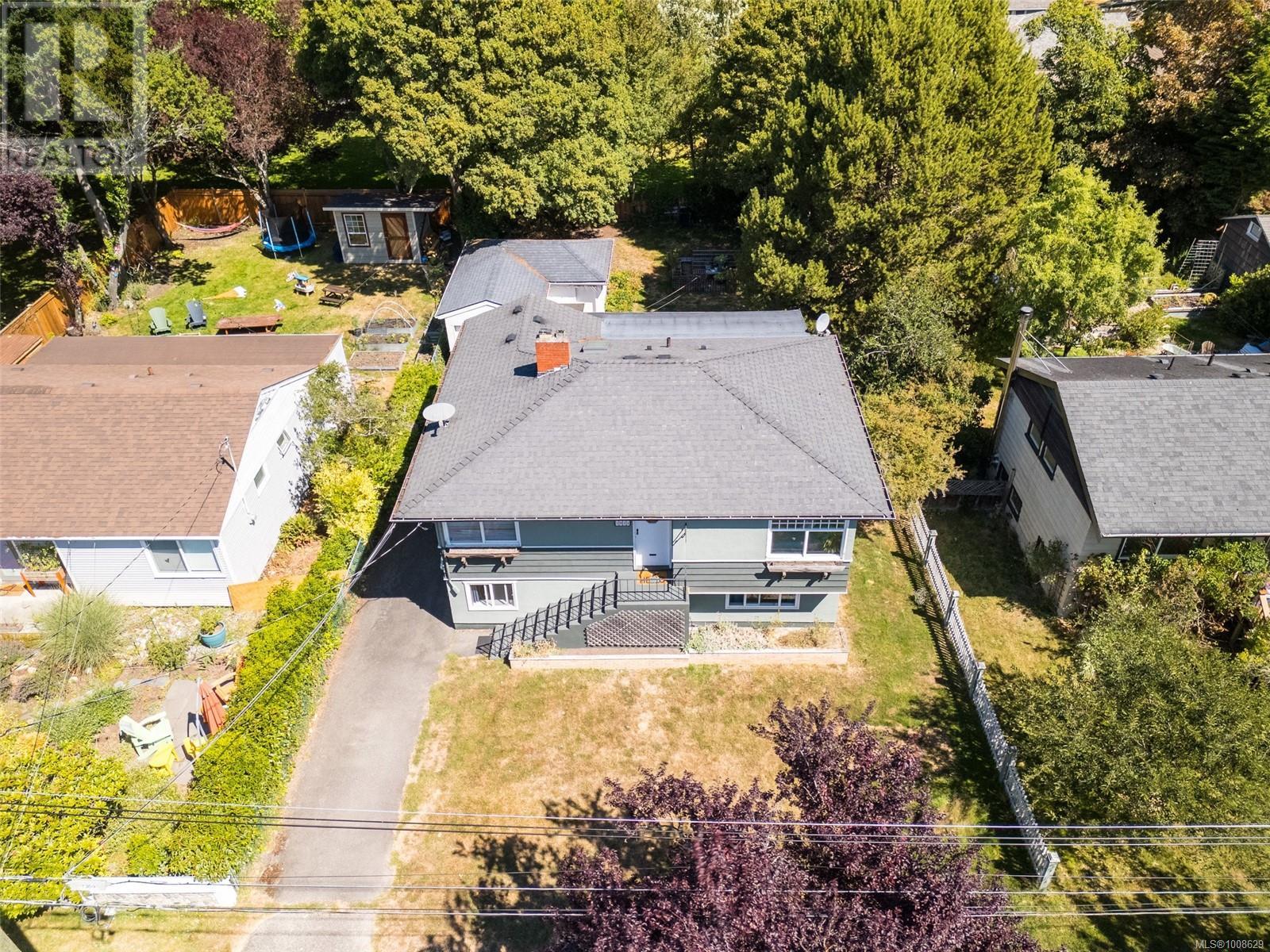 1914 Leighton Rd, Victoria