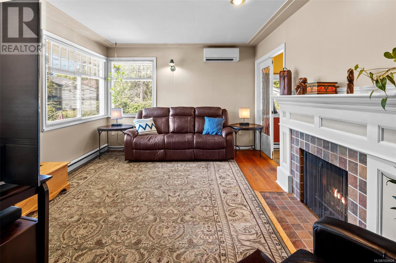 1914 Leighton Rd, Victoria