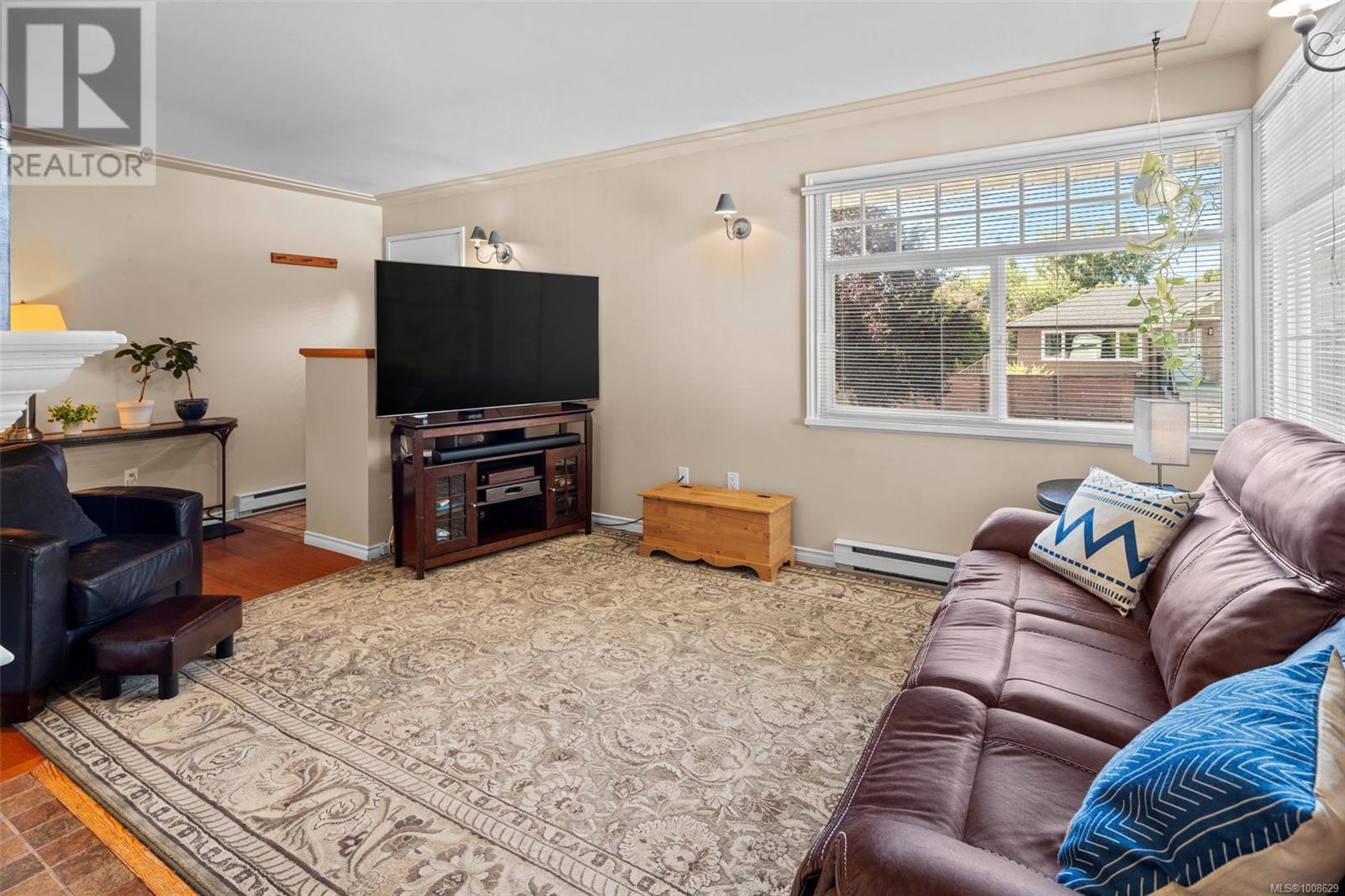 1914 Leighton Rd, Victoria