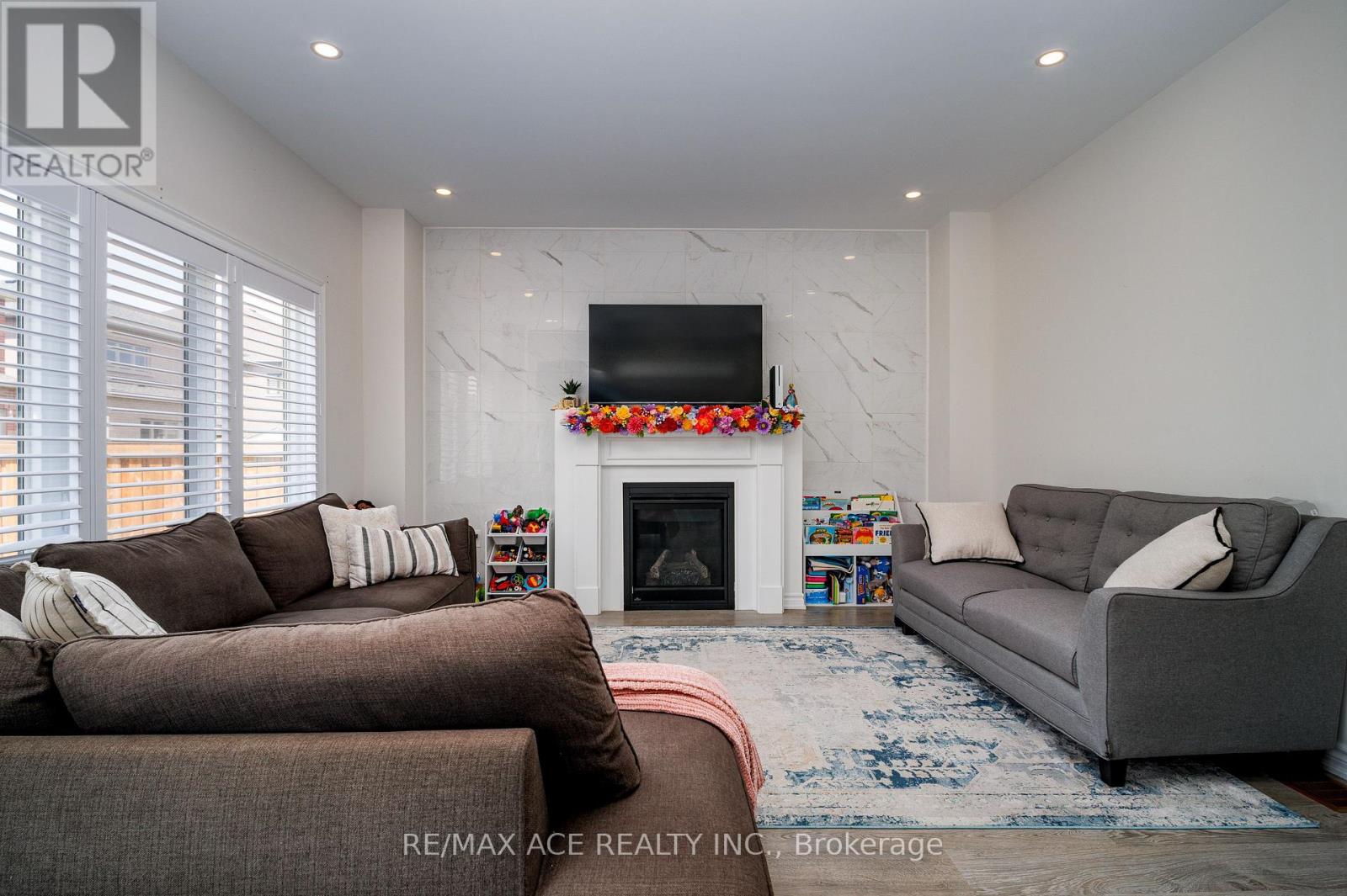 Photo 3 of 34 Albert Christie Street, Clarington ON