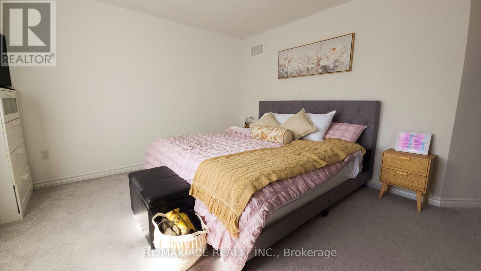 Photo 4 of 34 Albert Christie Street, Clarington ON