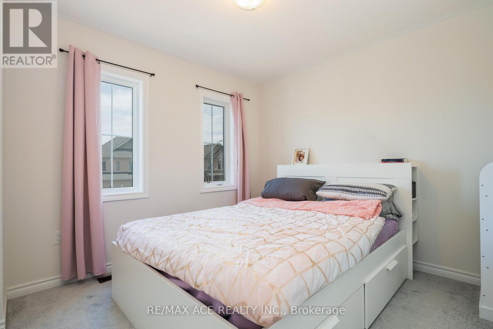 Photo 20 of 34 Albert Christie Street, Clarington ON