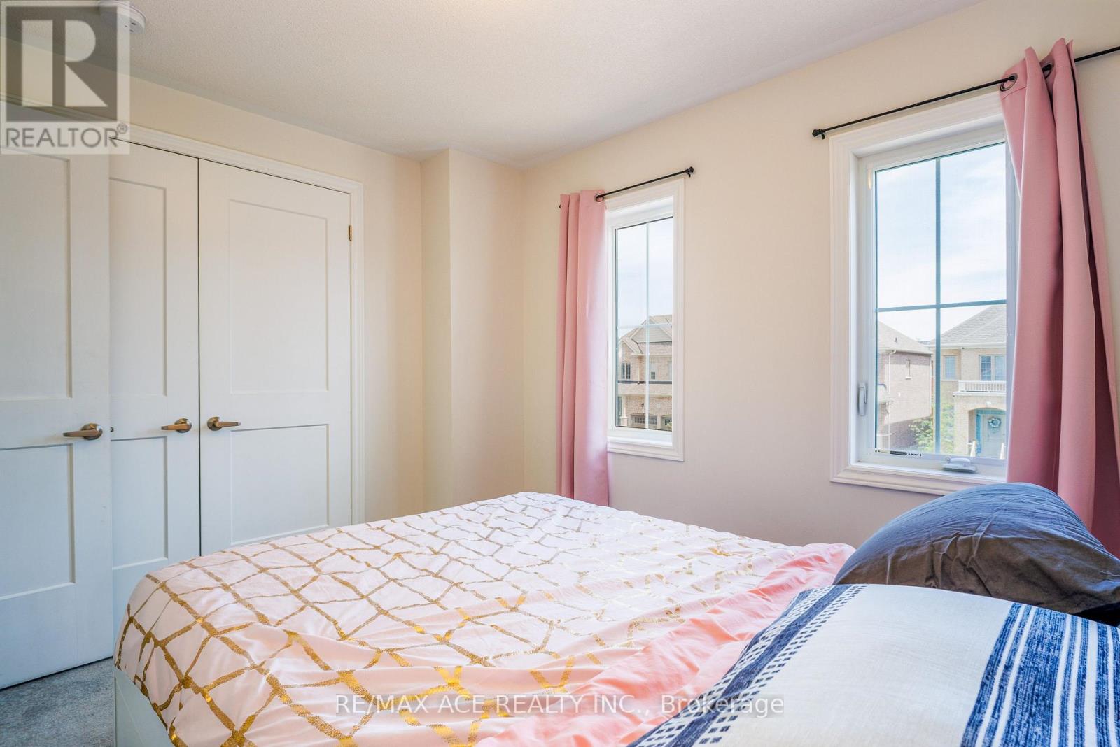 Photo 6 of 34 Albert Christie Street, Clarington ON