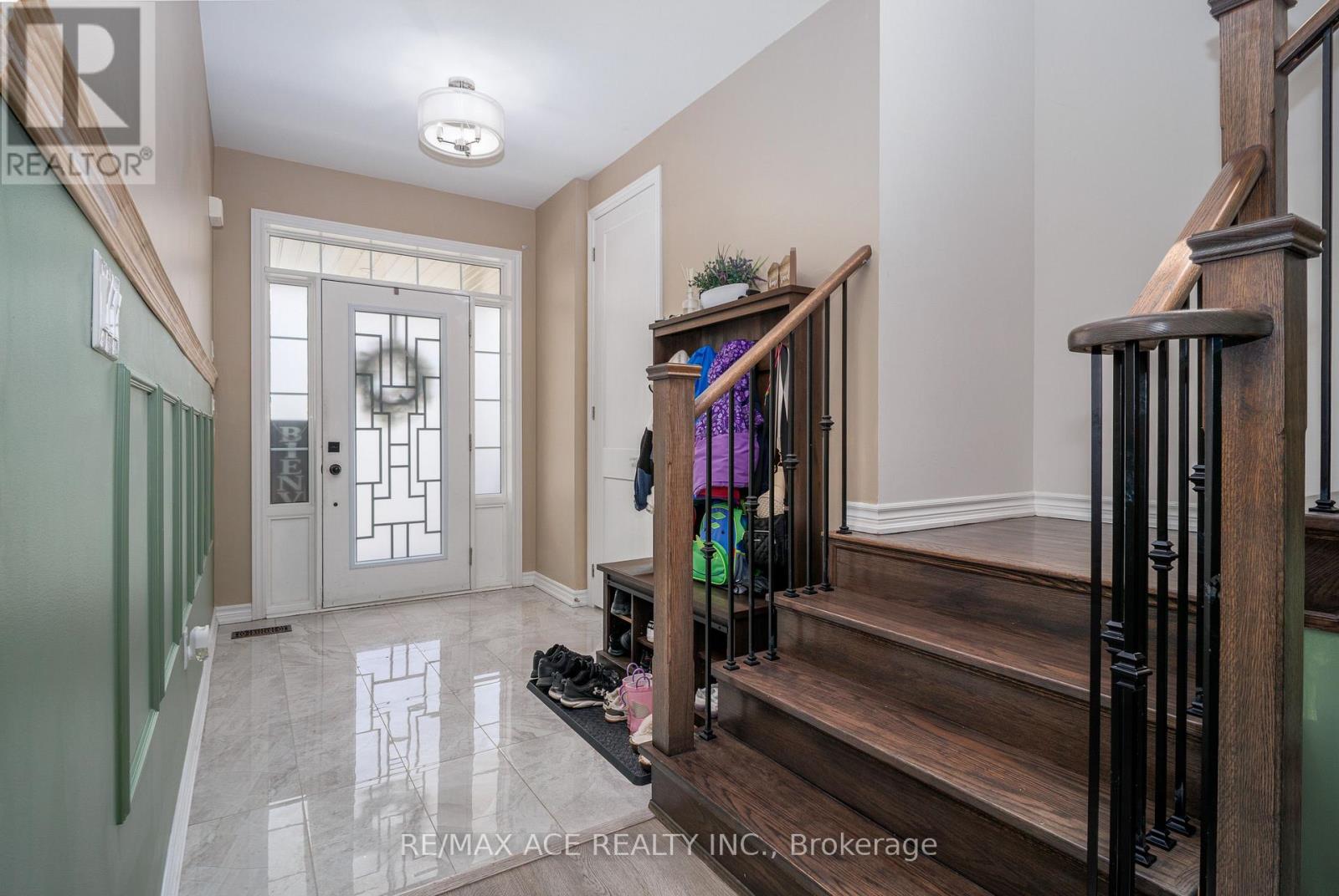 Photo 8 of 34 Albert Christie Street, Clarington ON