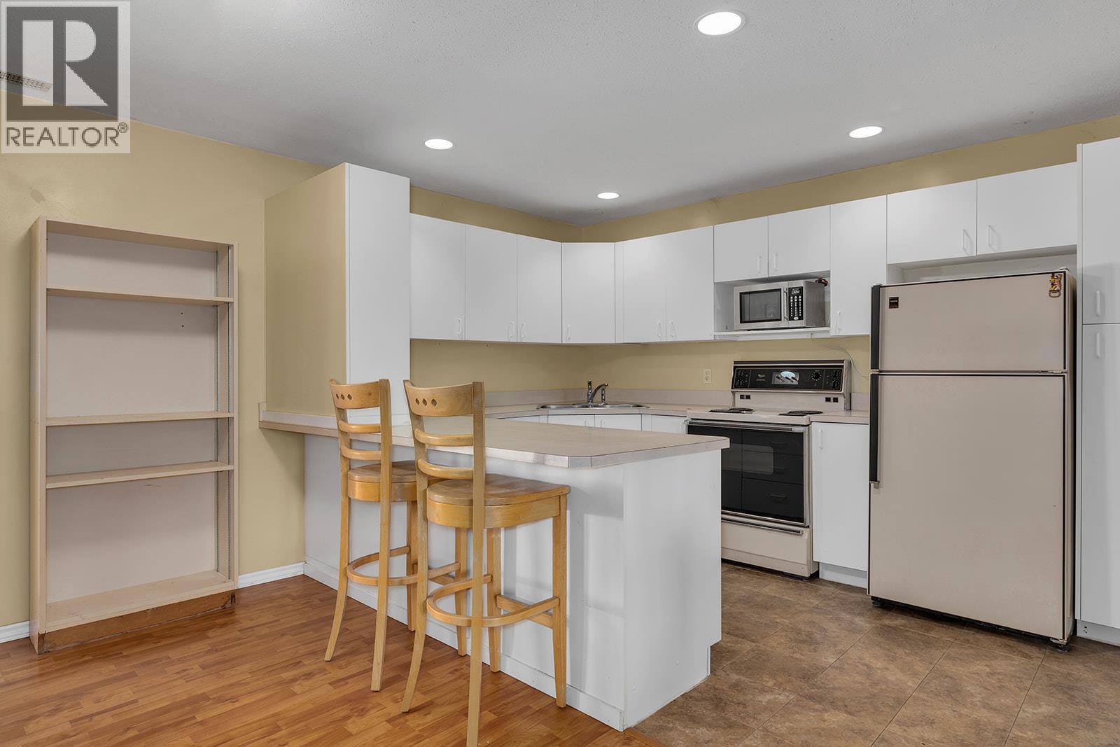 Photo 8 of 7992 Falcon Ridge Crescent, Kelowna BC