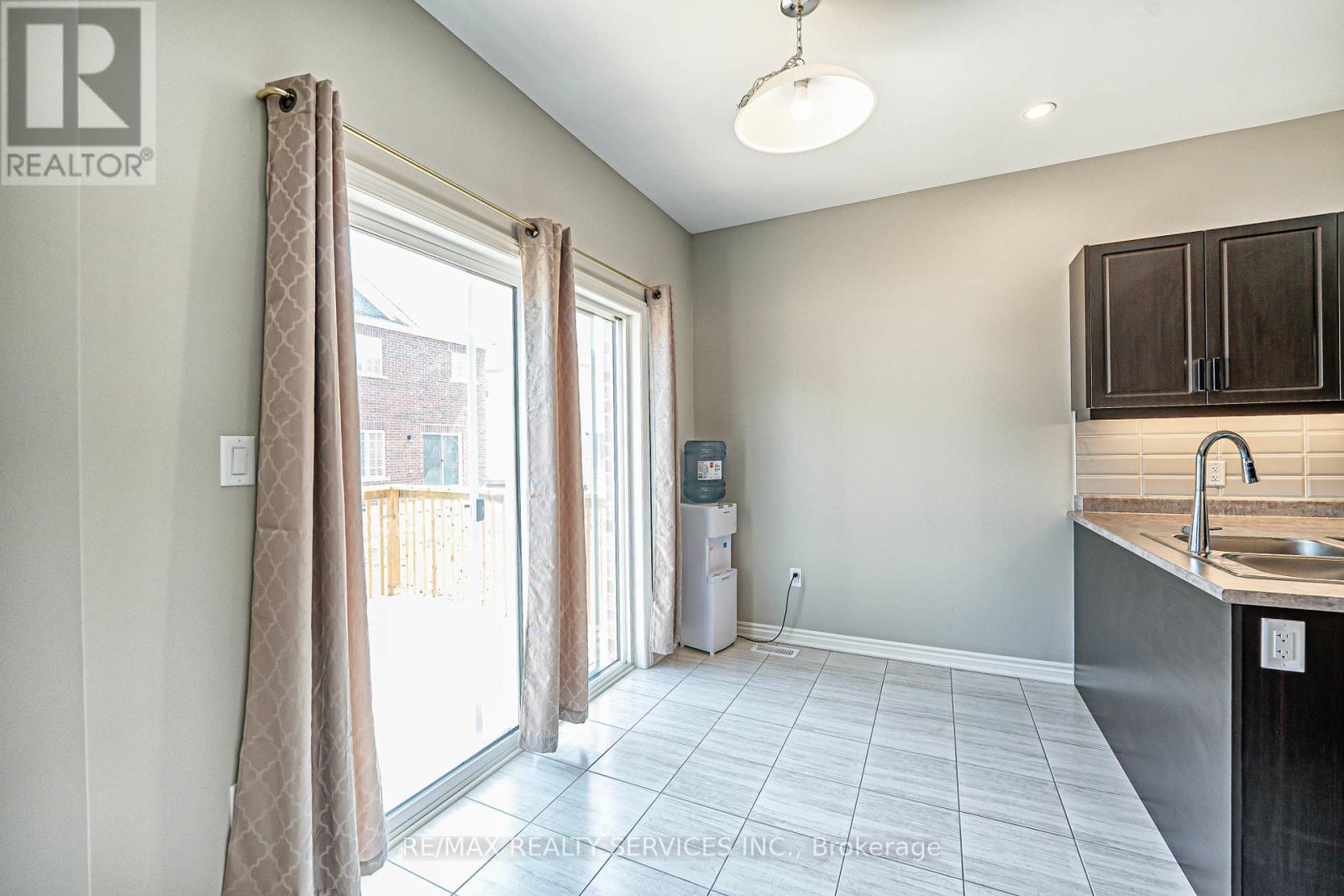Photo 21 of 207 Cubitt Street, Clearview ON