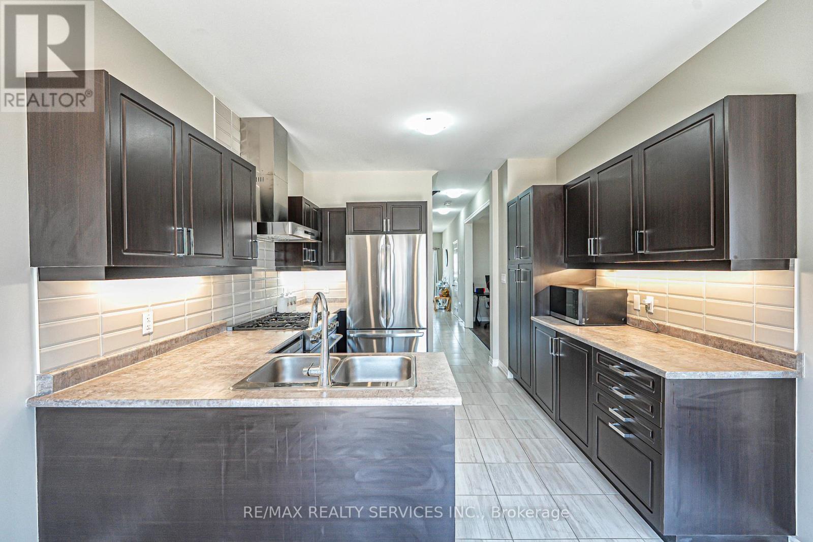 Photo 30 of 207 Cubitt Street, Clearview ON
