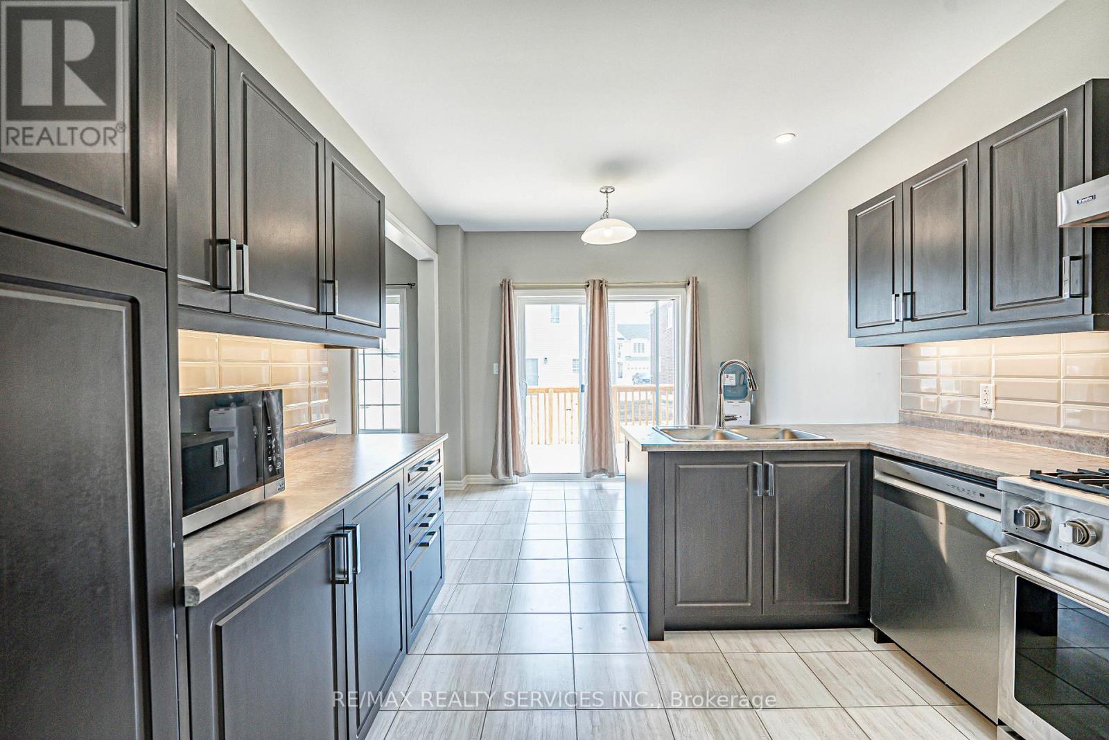 Photo 29 of 207 Cubitt Street, Clearview ON