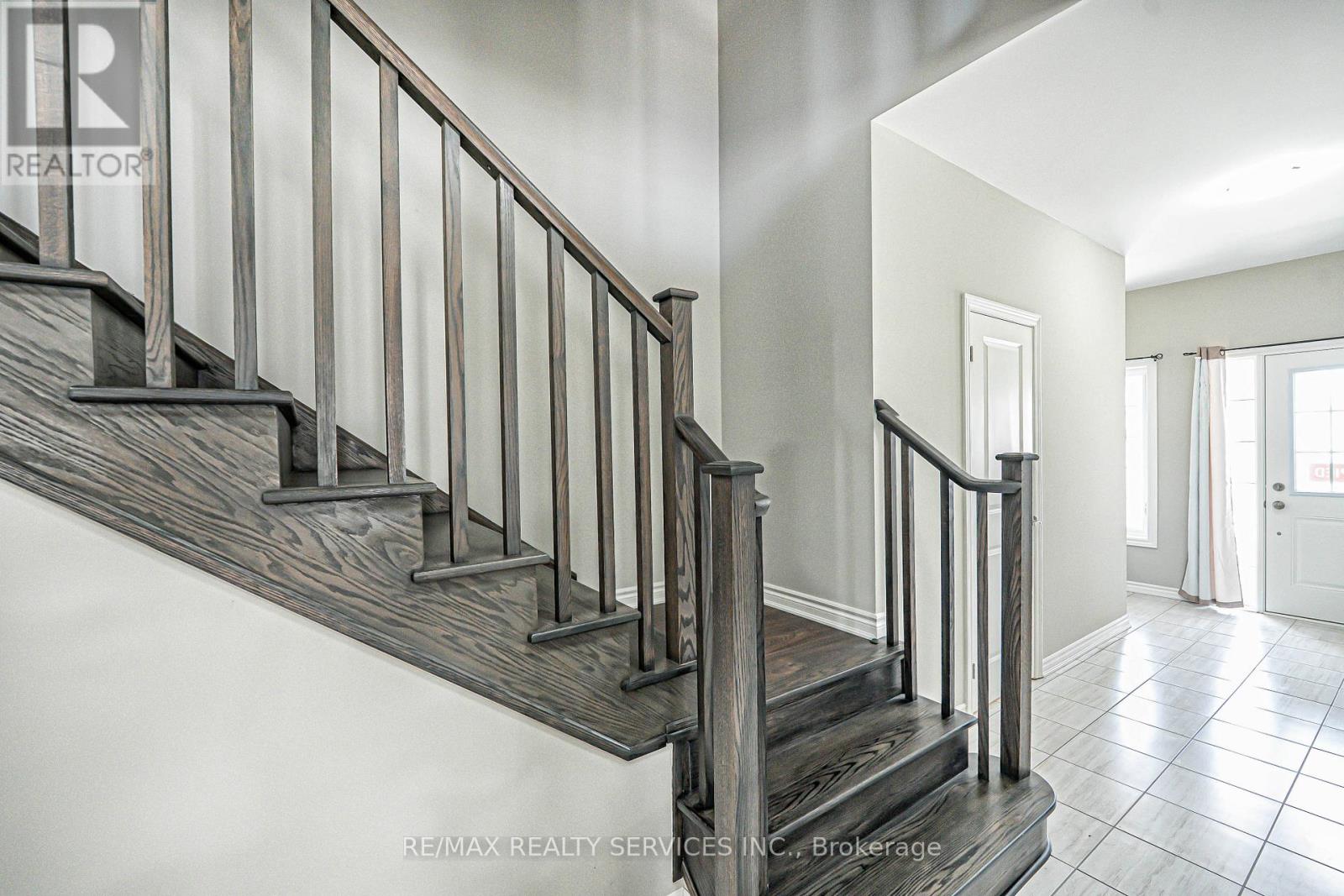 Photo 18 of 207 Cubitt Street, Clearview ON