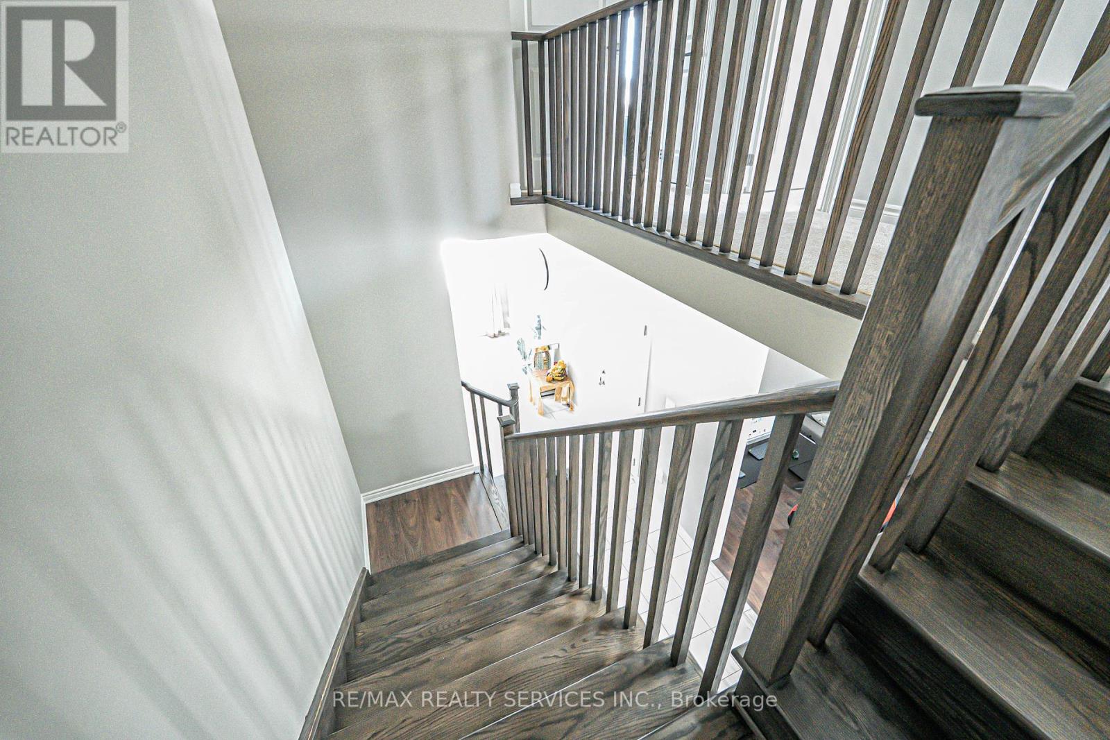 Photo 8 of 207 Cubitt Street, Clearview ON