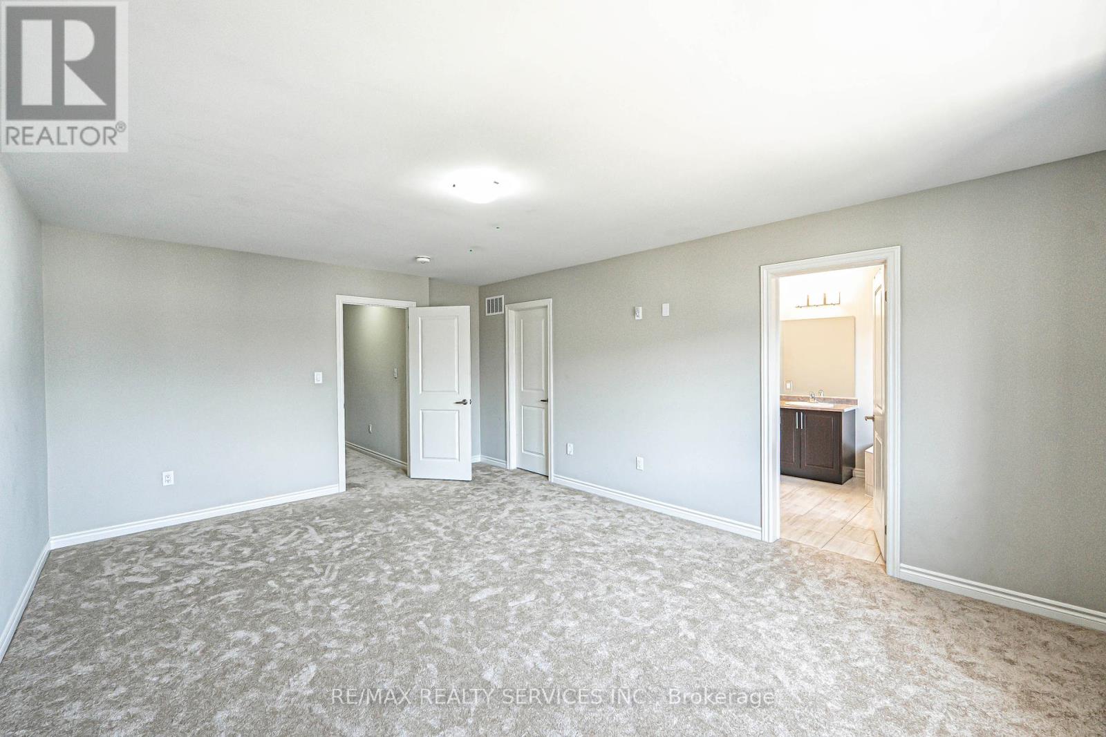 Photo 20 of 207 Cubitt Street, Clearview ON