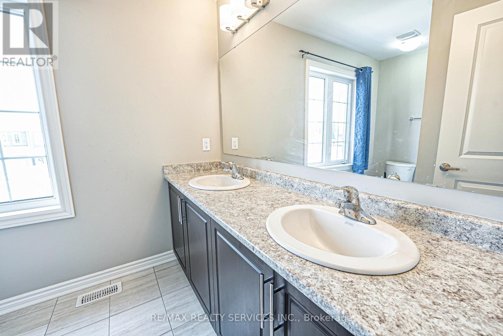 Photo 10 of 207 Cubitt Street, Clearview ON