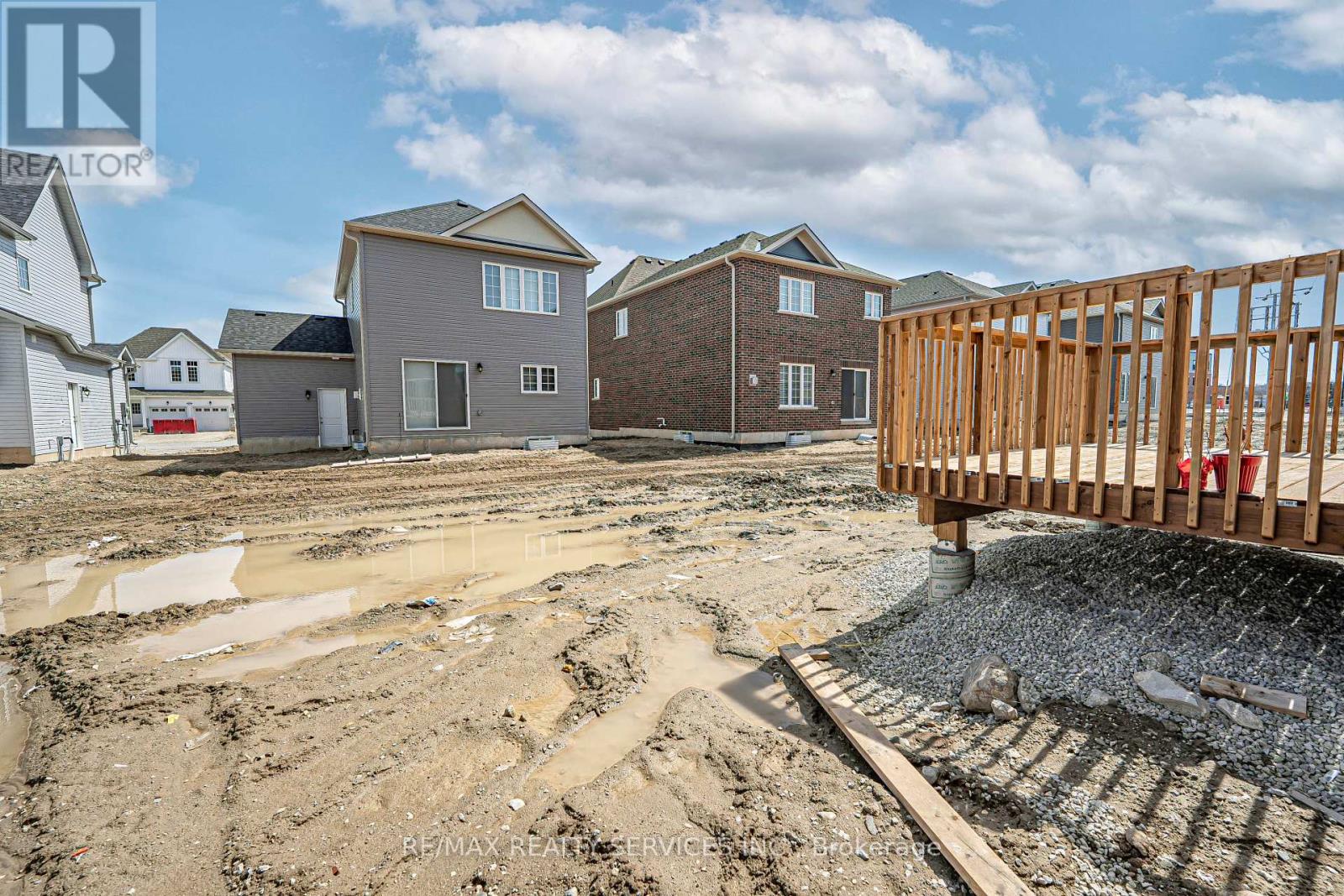 Photo 3 of 207 Cubitt Street, Clearview ON