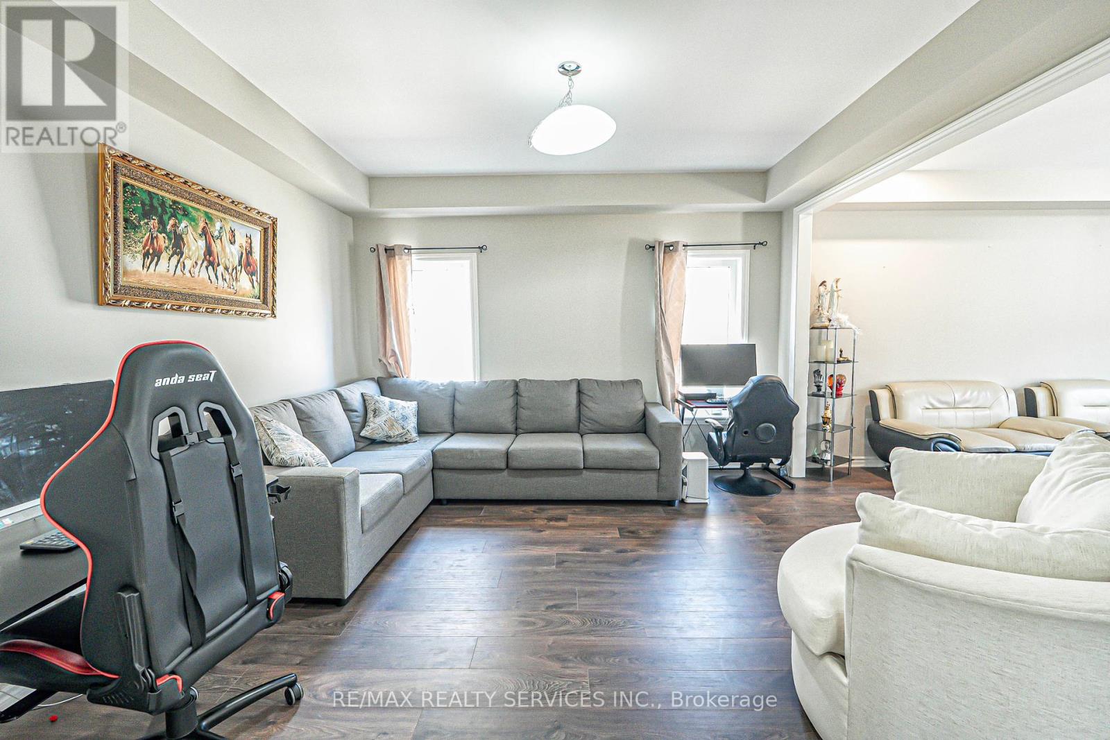 Photo 15 of 207 Cubitt Street, Clearview ON