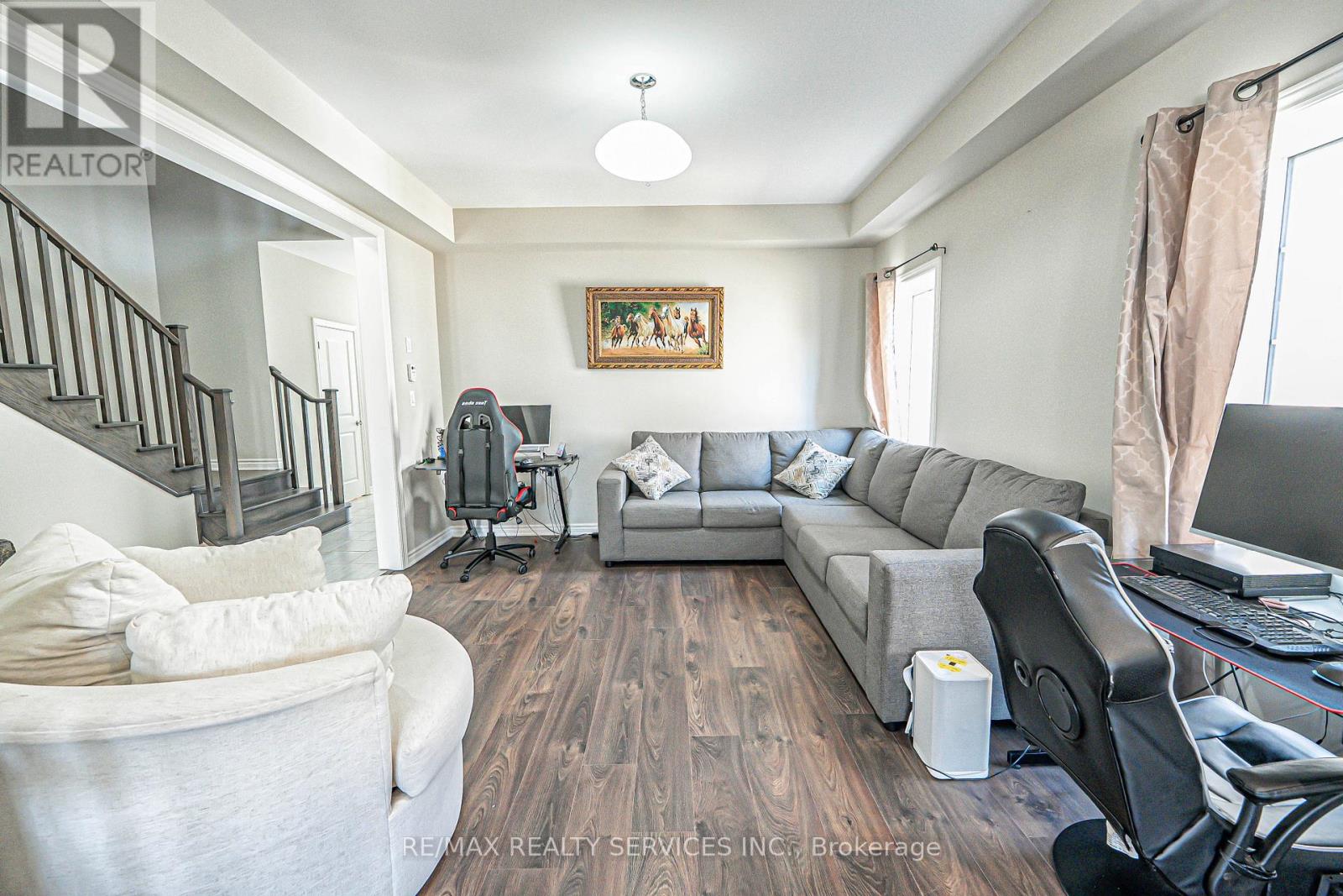 Photo 33 of 207 Cubitt Street, Clearview ON