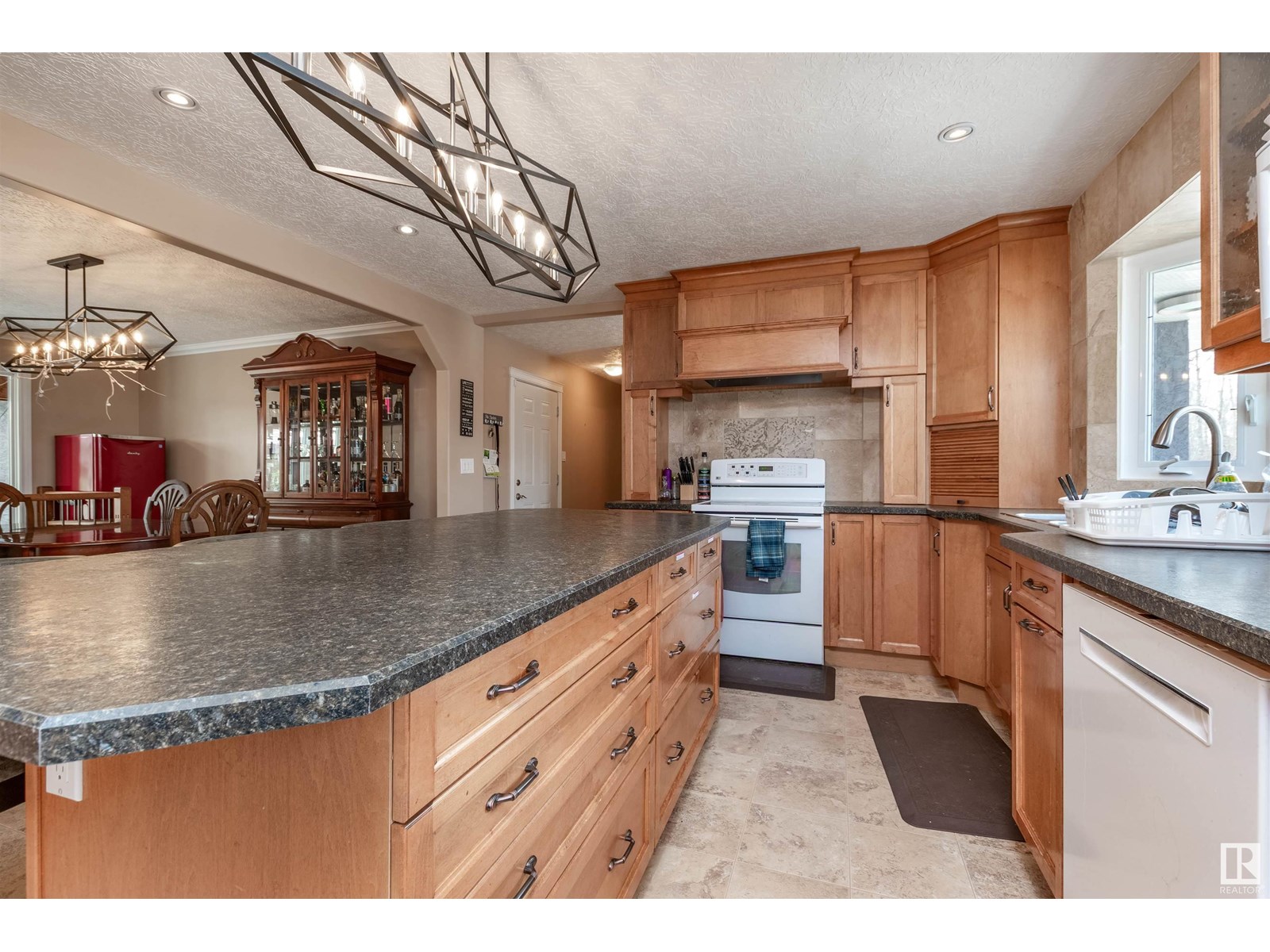 Photo 18 of 26 21357 Wye Rd, Rural Strathcona County AB