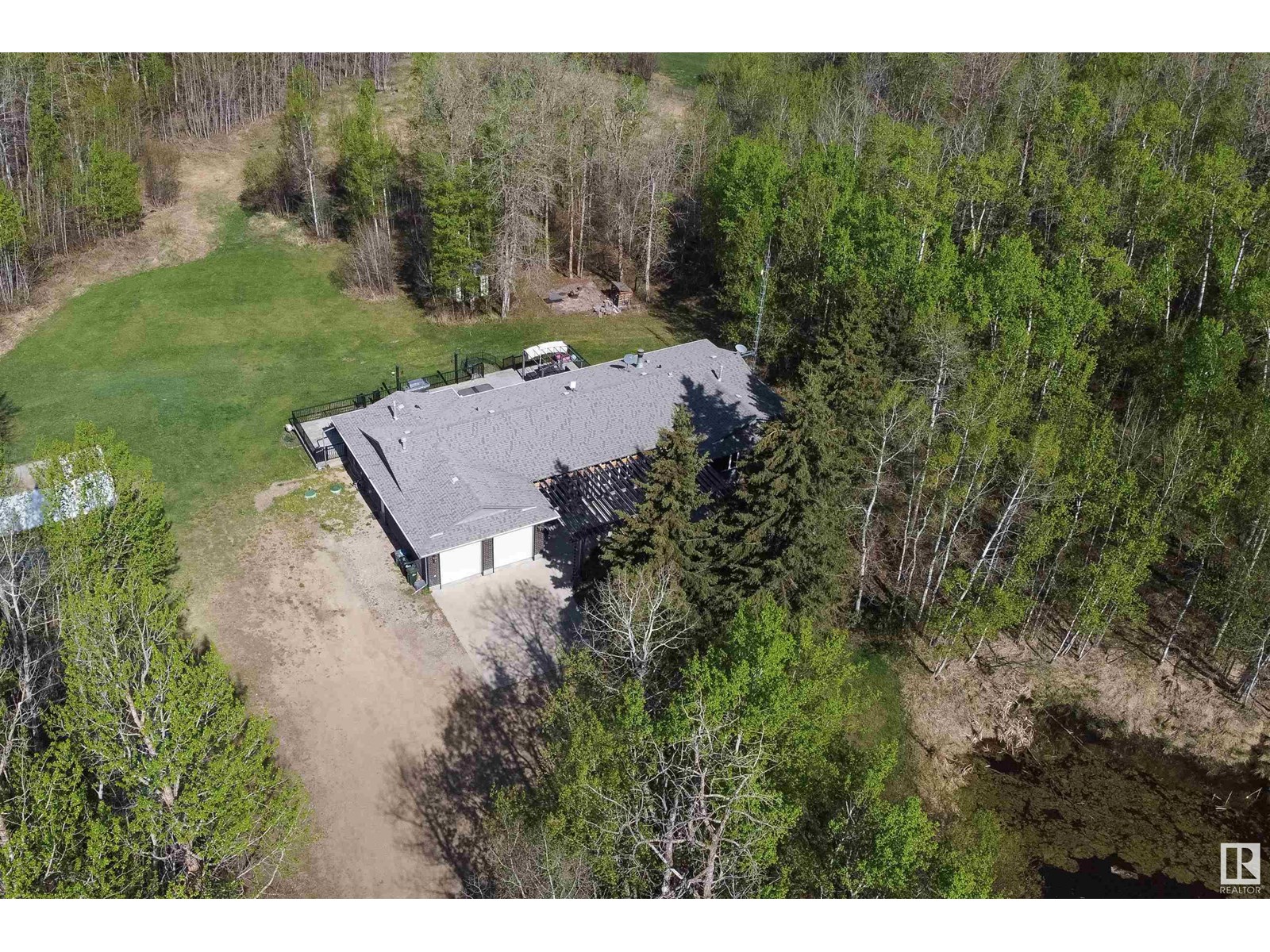 Photo 10 of 26 21357 Wye Rd, Rural Strathcona County AB