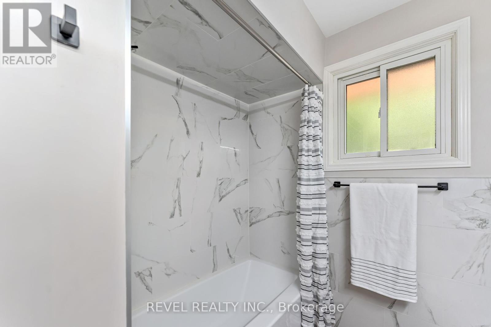 Photo 8 of 323 Hixon Road, Hamilton ON
