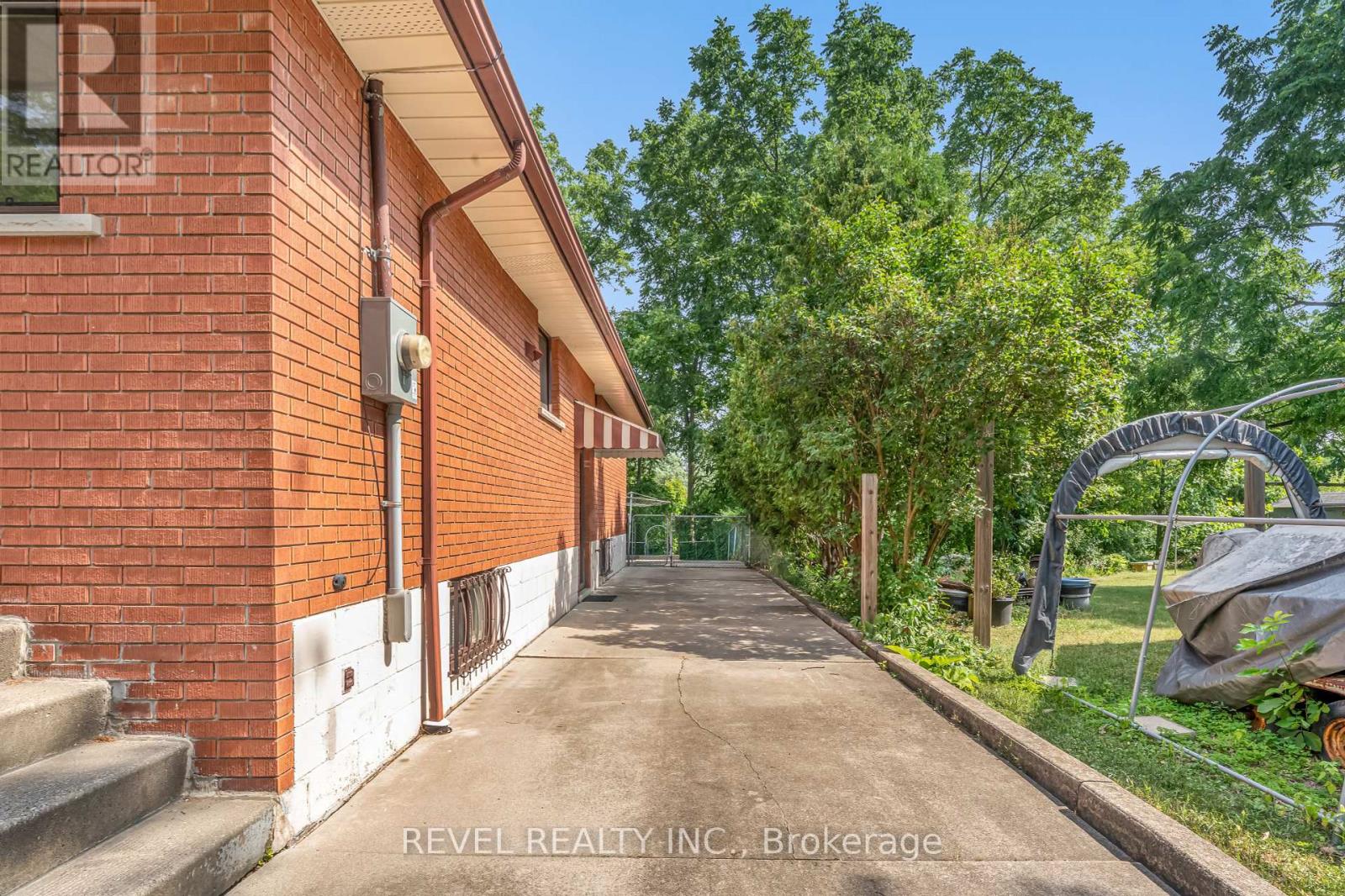 Photo 35 of 323 Hixon Road, Hamilton ON