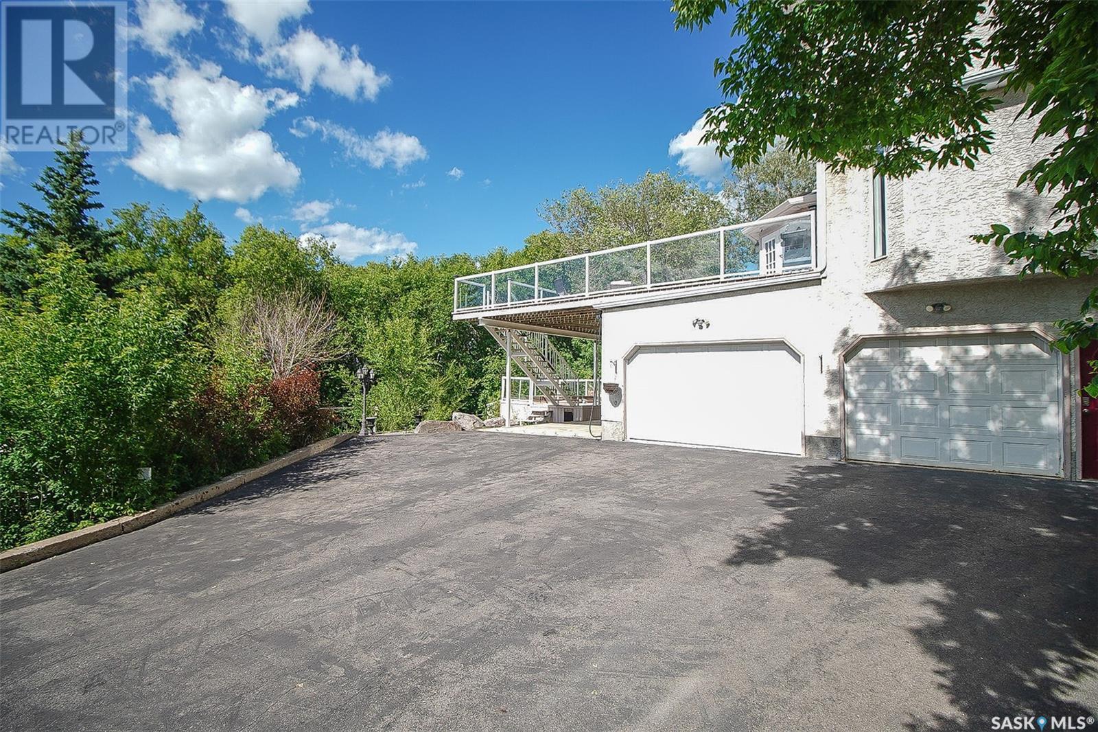 Photo 11 of 10 Meadow Bay, Lumsden SK