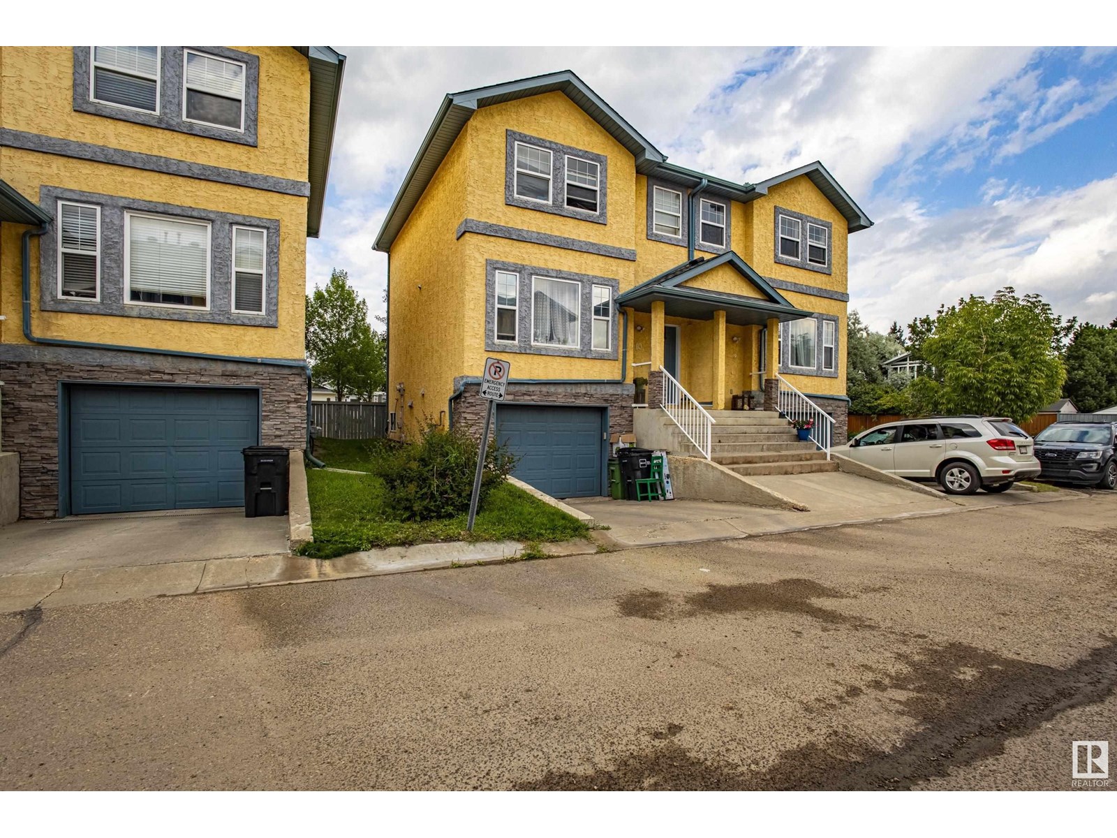 Photo 2 of 10 16777 91 Street Nw, Edmonton AB