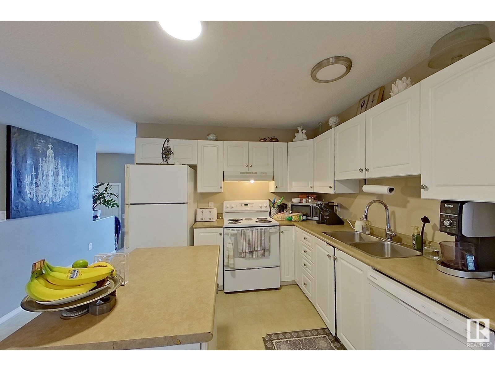 Photo 8 of 10 16777 91 Street Nw, Edmonton AB
